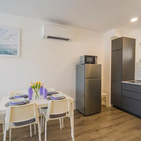 Romai Haz 1. Emma Apartman *